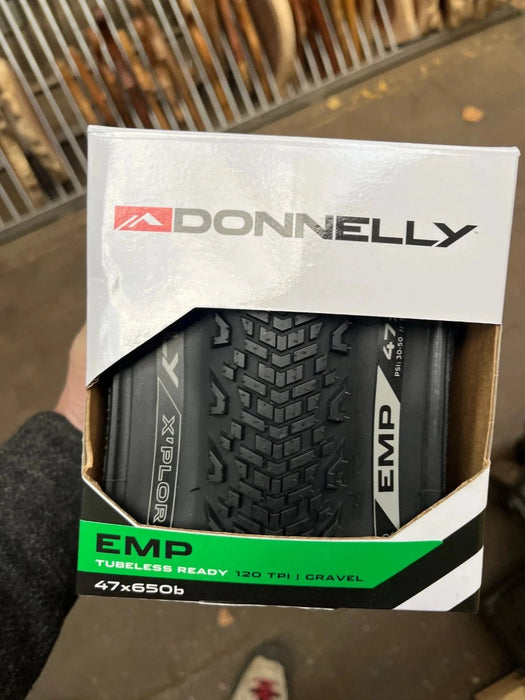 Donnelly EMP 650b x 47 gravel tyre, black, tubeless-ready folding bead
