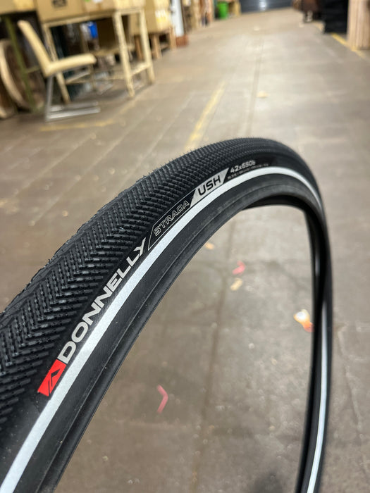 Donnelly Strada USH 650b x 42 Gravel & All-Road Tyre – 30TPI Reflect Black Wire Bead (OEM)