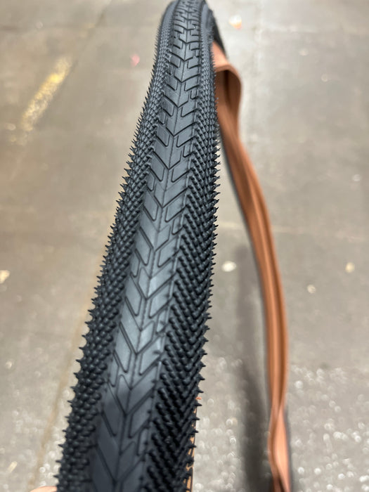 Donnelly Strada USH 700 x 40 Gravel & All-Road Tyre – TL Tan Folding