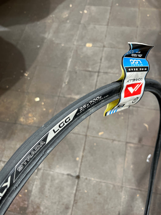 Donnelly Strada LGG 700 x 25 Road Tyre – 60TPI Black Wire Bead (Retail Pack)