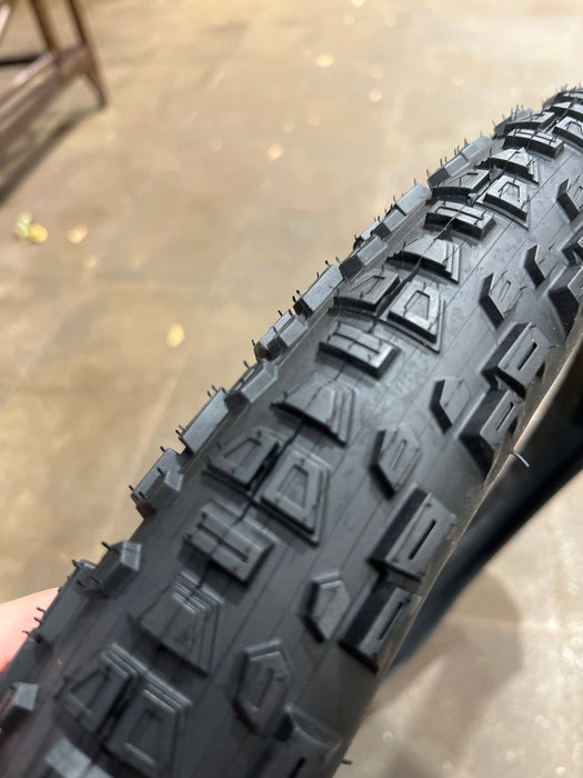 Donnelly AVL 29 x 2.4 29er Trail MTB Tyre – 120TPI TL Black Folding (OEM)