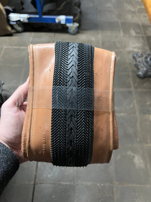 Donnelly 650b x 50 Gravel & Adventure Tyre – Tan Wall