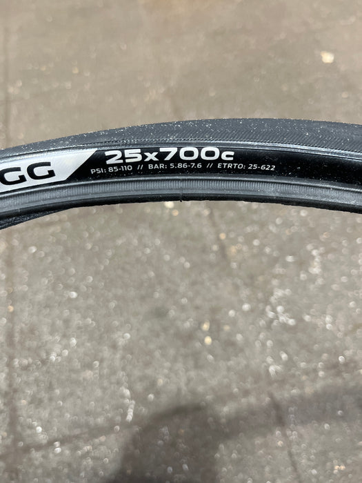 Donnelly Strada LGG 700 x 25 Road Tyre – 60TPI Black Wire Bead (OEM)
