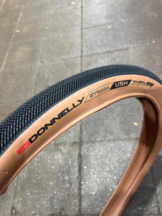 Donnelly Strada USH 650b x 50 Gravel & All-Road Tyre – 120TPI TL Tan Folding (OEM)