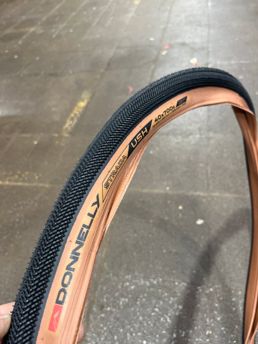 Donnelly Strada USH 700 x 40 Gravel & All-Road Tyre – TL Tan Folding