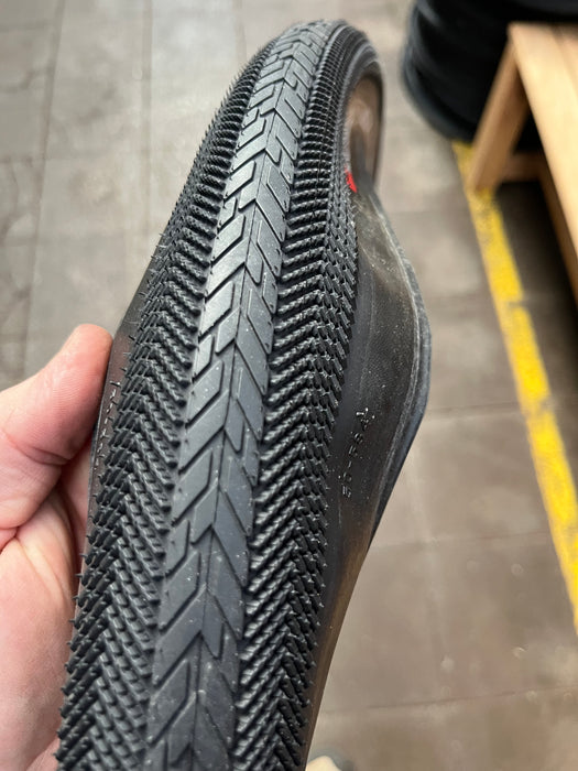 Donnelly Strada USH 650b x 50 Gravel & All-Road Tyre – TL Black Folding (OEM)