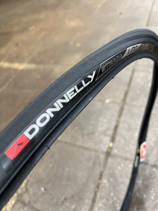 Donnelly Strada LGG 700 x 23 Road Tyre – 60TPI Black Wire Bead (OEM)