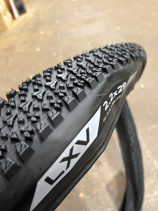 Donnelly LXV 29 x 2.2 29er Bikepacking & XC Tyre – 120TPI TL Black Folding (OEM)