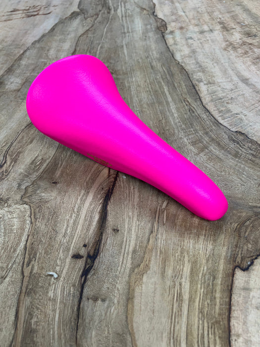 KASHIMAX Saddle AERO AX-2A Padded, Keikou Pink, Black Base, CP Rail