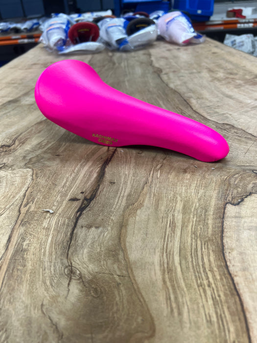 KASHIMAX Saddle AERO AX-2A Padded, Keikou Pink, Black Base, CP Rail