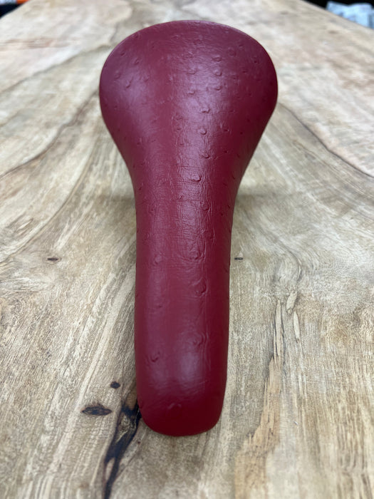 KASHIMAX Saddle AERO AX-2A Padded, Ostrich 8367 Red, Black Base, CP Rail