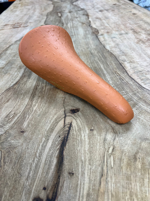 KASHIMAX Saddle AERO AX-2A Padded, Ostrich 2951 Tan, Black Base, CP Rail