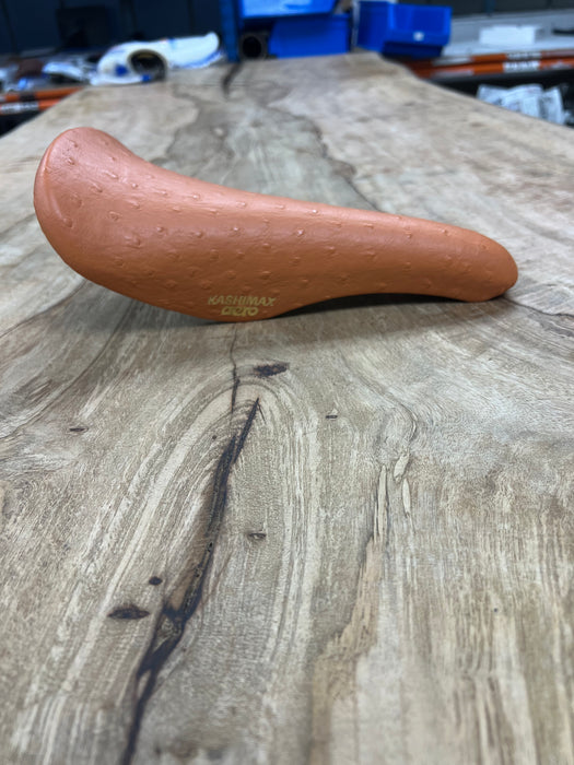 KASHIMAX Saddle AERO AX-2A Padded, Ostrich 2951 Tan, Black Base, CP Rail