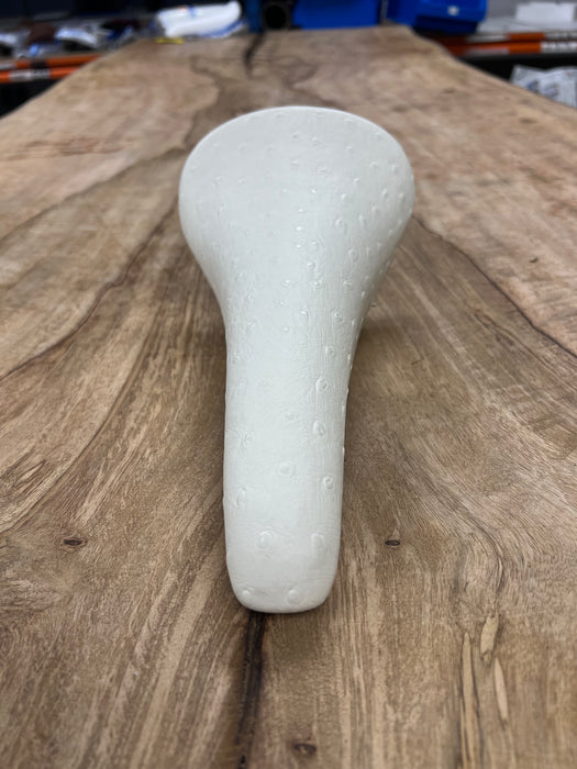 KASHIMAX Saddle AERO AX-2A Padded, Ostrich 2948 White, Black Base, CP Rail