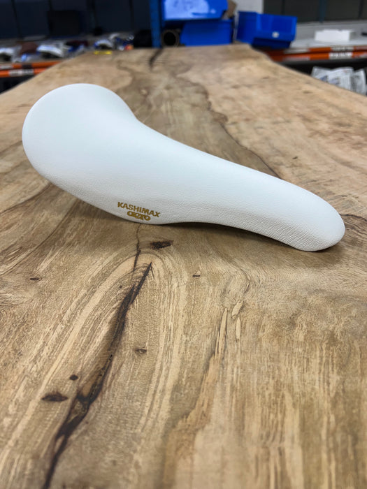 KASHIMAX Saddle AERO AX-4A Padded, Sofrina White, White Base, CP Rail