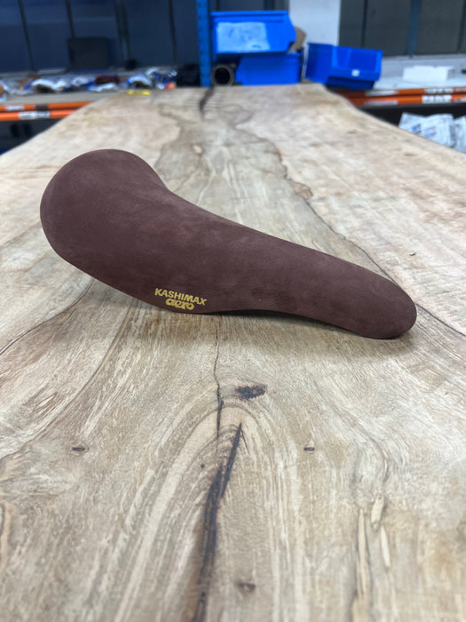 KASHIMAX Saddle AERO AX-4A Padded, Suede Brown, Black Base, CP Rail