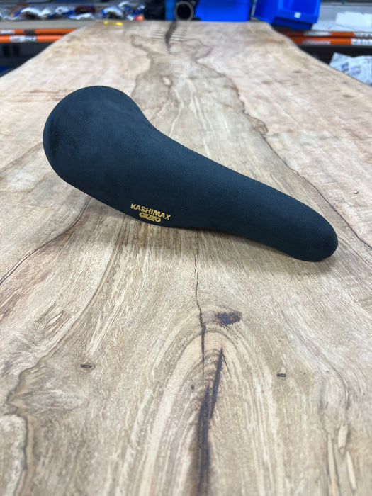 KASHIMAX Saddle AERO AX-4A Padded, Suede Black, Black Base, CP Rail