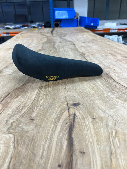 KASHIMAX Saddle AERO AX-4A Padded, Suede Black, Black Base, CP Rail