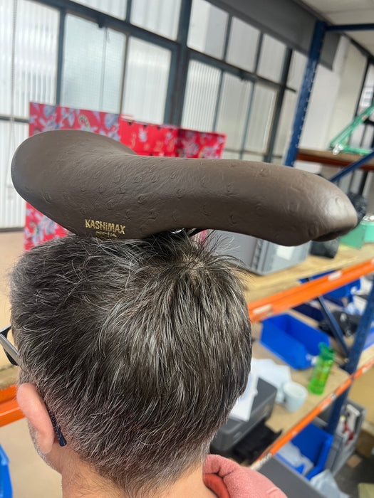 KASHIMAX Saddle AERO AX-2A Padded, Ostrich 8368 Brown, Black Base, CP Rail