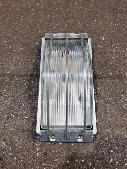 Ceramic lamp holder inside an aluminium marine bulkhead light