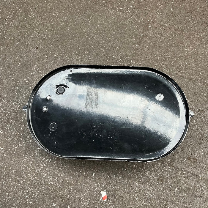 White bulkhead light back plate with ceramic E27 lampholder