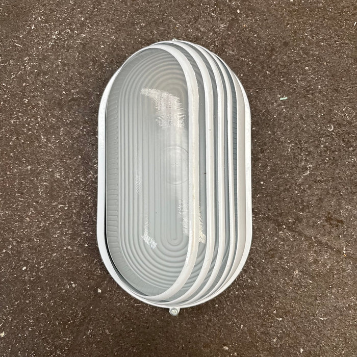 Polished silver oval aluminium bulkhead light with frosted ribbed glass