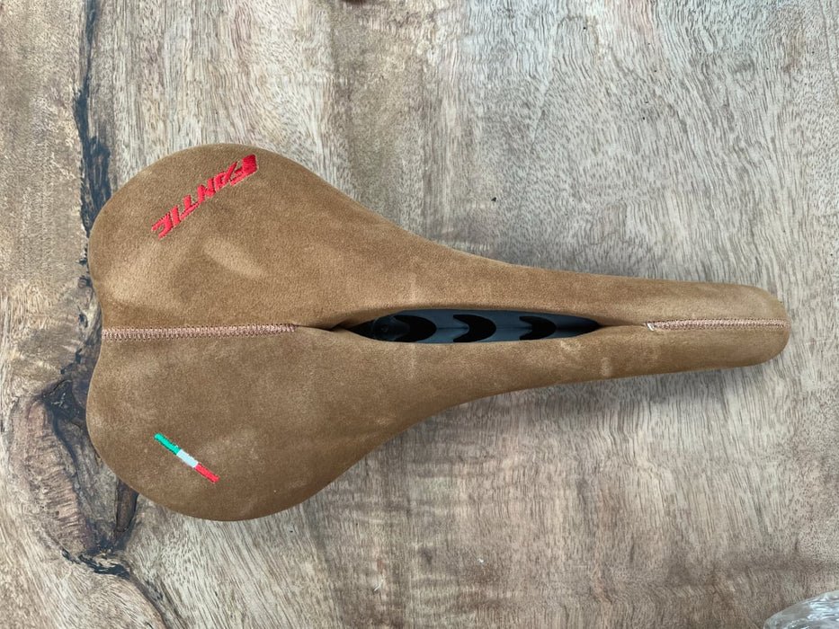 Selle Monte Grappa Suede Saddle Honey 140 × 280mm (Fantic Logo)