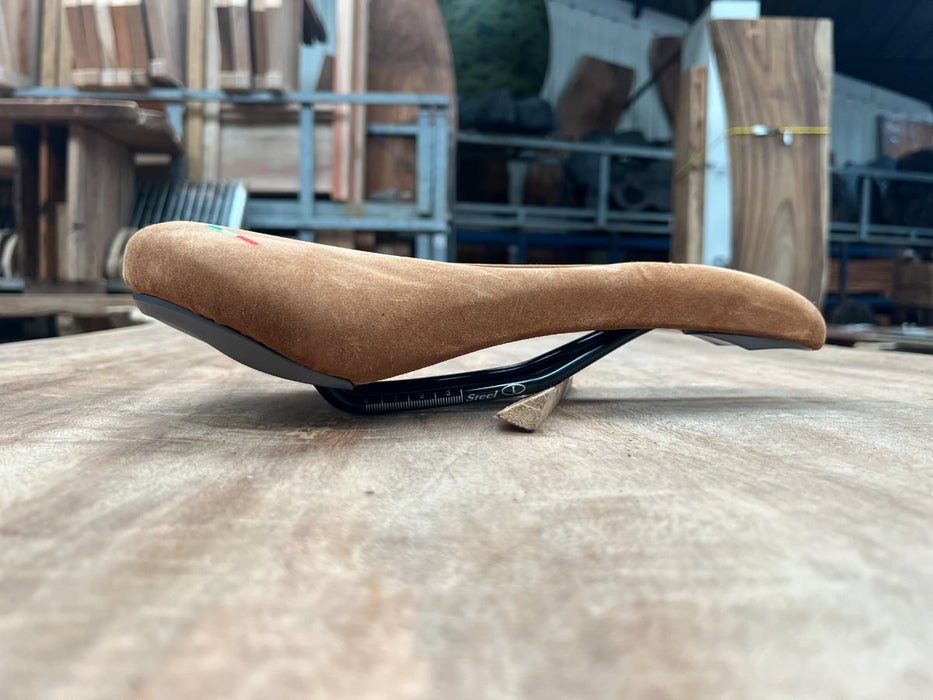 Selle Monte Grappa Suede Saddle Honey 140 × 280mm (Fantic Logo)