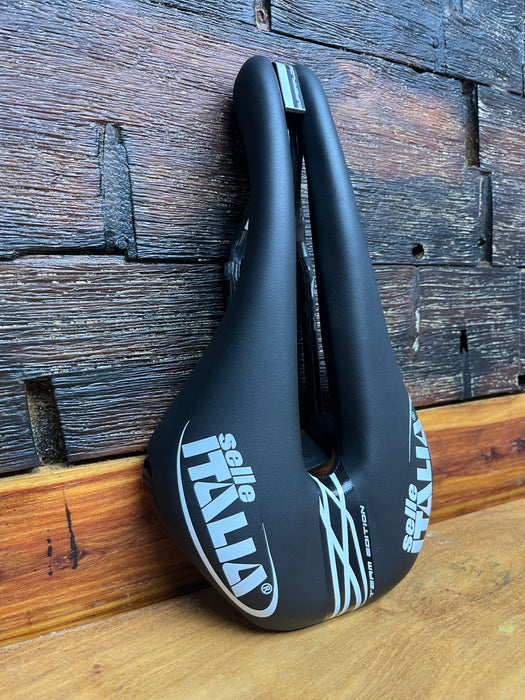Selle Italia NOVUS BOOST Large Short Team Edition PROF 5.0 carbon rail saddle - photo 2