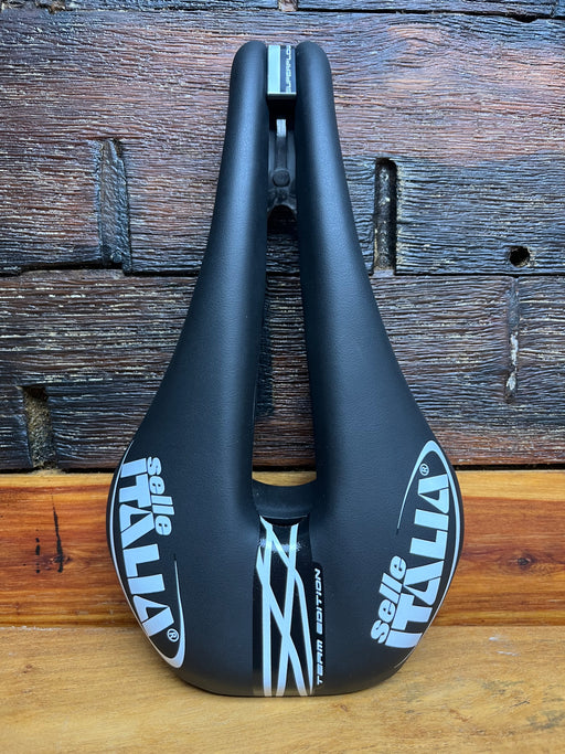 Selle Italia NOVUS BOOST Large Short Team Edition PROF 5.0 carbon rail saddle
